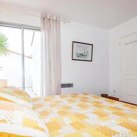 Semesterbostad Cozy In St, Cyprien With Kitchen *